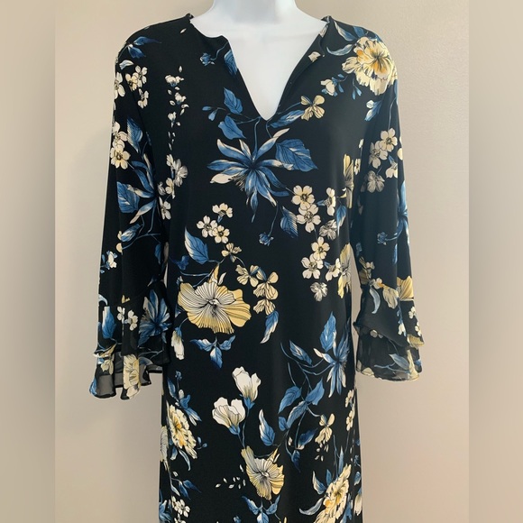 Roz & Ali Dresses & Skirts - Roz& Ali Floral Dress